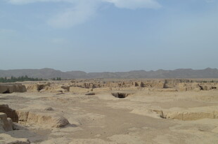 沙漠中的古老遗迹景观