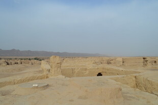 沙漠中的古老建筑遗迹