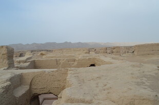 古老沙漠中的遗迹景观