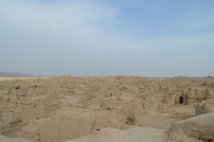 沙漠中的古老遗迹景观