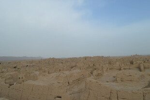 沙漠中的古老建筑遗迹