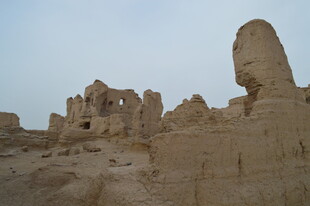 沙漠中的古老遗迹