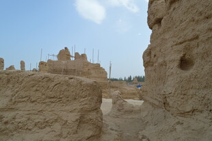 古老沙漠中的残垣断壁