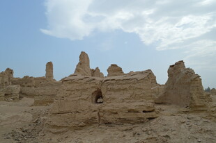 沙漠中的古老神秘建筑群