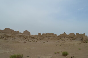 沙漠中的古老遗迹景观