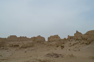 沙漠中的古老遗迹