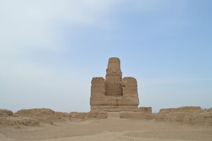 沙漠中的古老神秘建筑