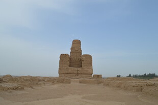 沙漠中的古老神秘建筑