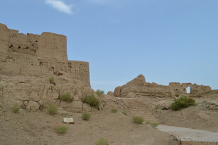 沙漠中的古老遗迹