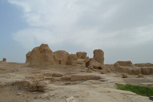 沙漠中的古老遗迹