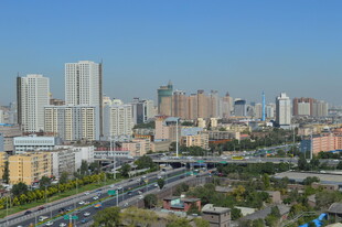 城市高楼与交通景观