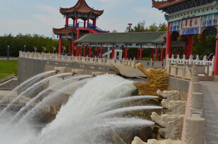 中式园林水景与古典建筑