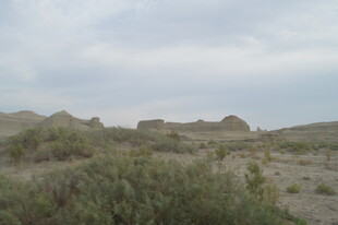 荒凉戈壁地貌景观