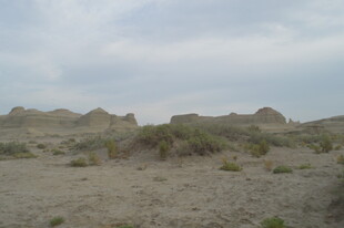 荒凉戈壁地貌景观