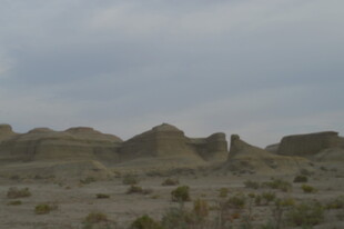 荒凉戈壁地貌景观