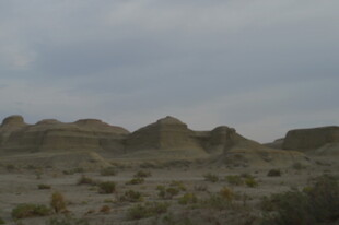 荒凉戈壁地貌景观