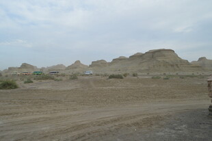 荒凉戈壁地貌景观