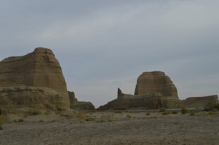 沙漠中的古老神秘遗迹