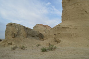 沙漠中的奇特岩石景观