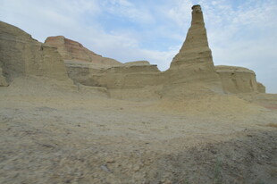 沙漠中的奇特土林景观
