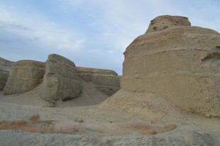 沙漠奇特土丘景观