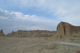 荒漠中的奇特土林景观