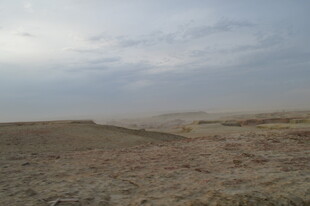 广袤荒凉的大地景观