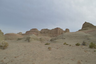 沙漠中的奇特岩石地貌
