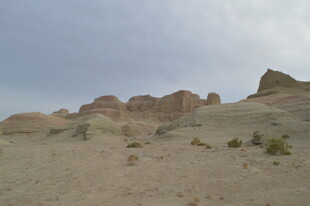 沙漠中的奇特岩石景观