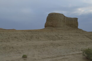 沙漠中的古老建筑遗迹