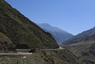 山间蜿蜒公路 壮美风光
