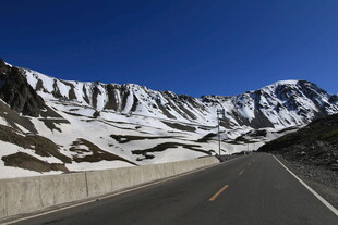 雪山公路美景