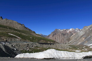 高山雪景公路风光