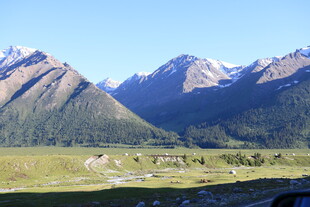 壮丽高山草原风光画面