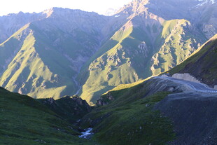 山间公路 邂逅壮丽山景