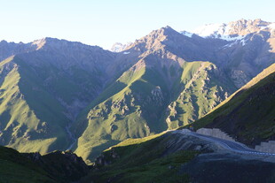 山间蜿蜒公路 壮美风光