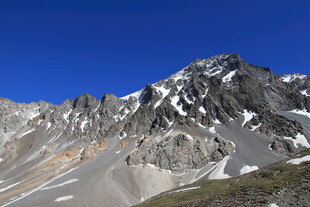 巍峨雪山壮丽景致