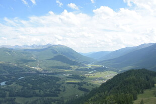 山间美景俯瞰壮丽风光