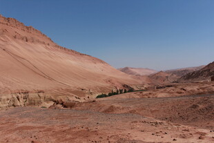 壮丽沙漠山谷景观