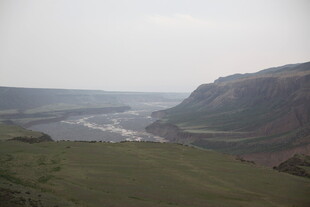 俯瞰山川河谷壮丽景色