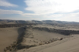 俯瞰广袤沙漠景观