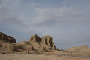 沙漠中的奇特土林景观