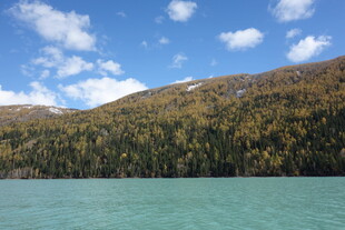 湖畔秋景 山色湖光相映