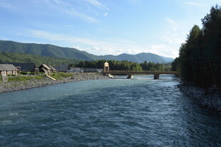 河畔风光 宁静自然美景