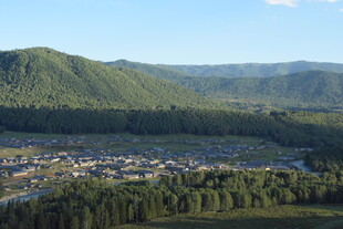 山间村落 绿意环绕的美景