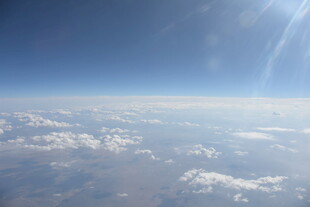 高空俯瞰云海蓝天美景