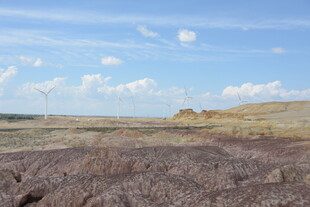 广袤原野上的蓝天白云