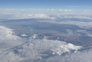 高空俯瞰云海壮丽景观