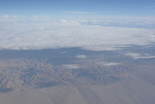 高空俯瞰大地与云海景观