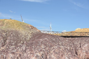 壮观露天矿场景观